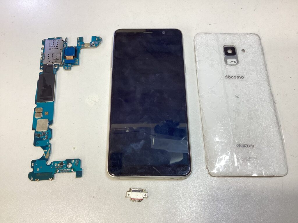 新しい充電コネクターを付ける