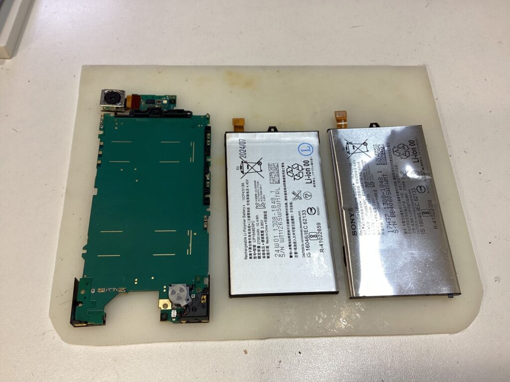 古いバッテリーを取り外したもの