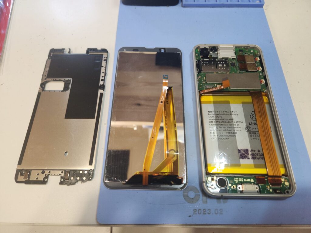 AQUOS Sense3の分解
