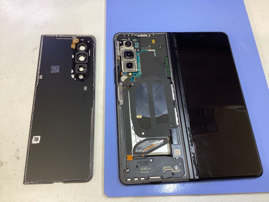 Galaxy Z Fold3 5Gのバッテリー交換