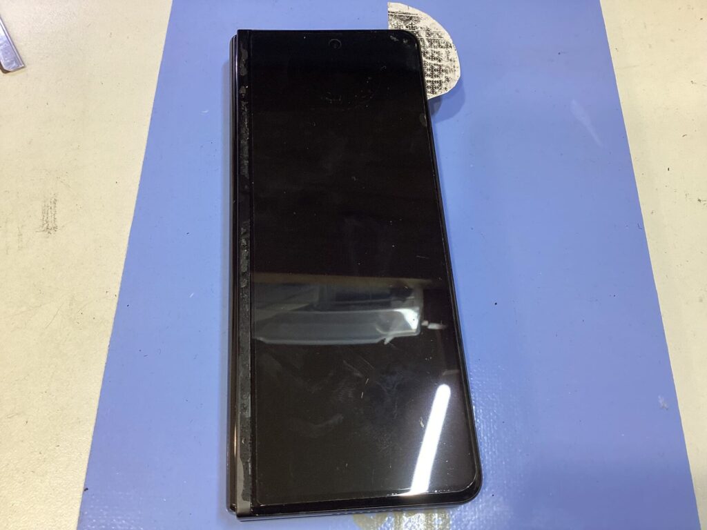 Galaxy Z Fold3 5Gのバッテリー交換