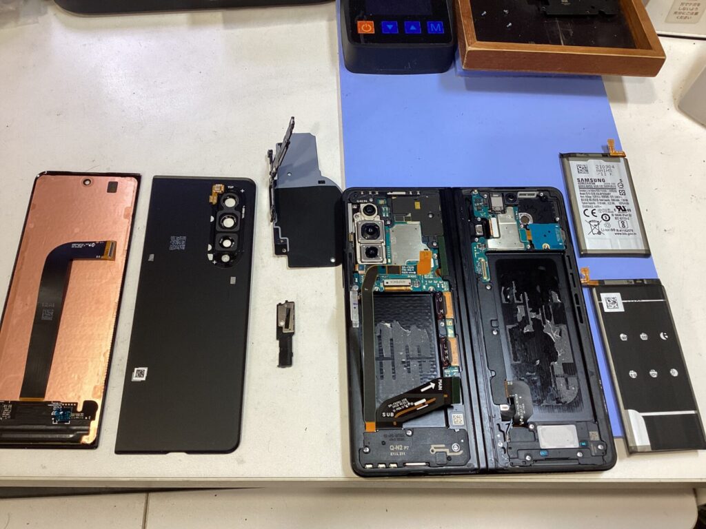 Galaxy Z Fold3 5Gのバッテリー交換